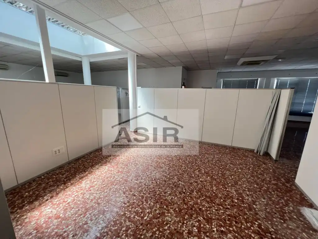 Industrial buildings for rent in Favara