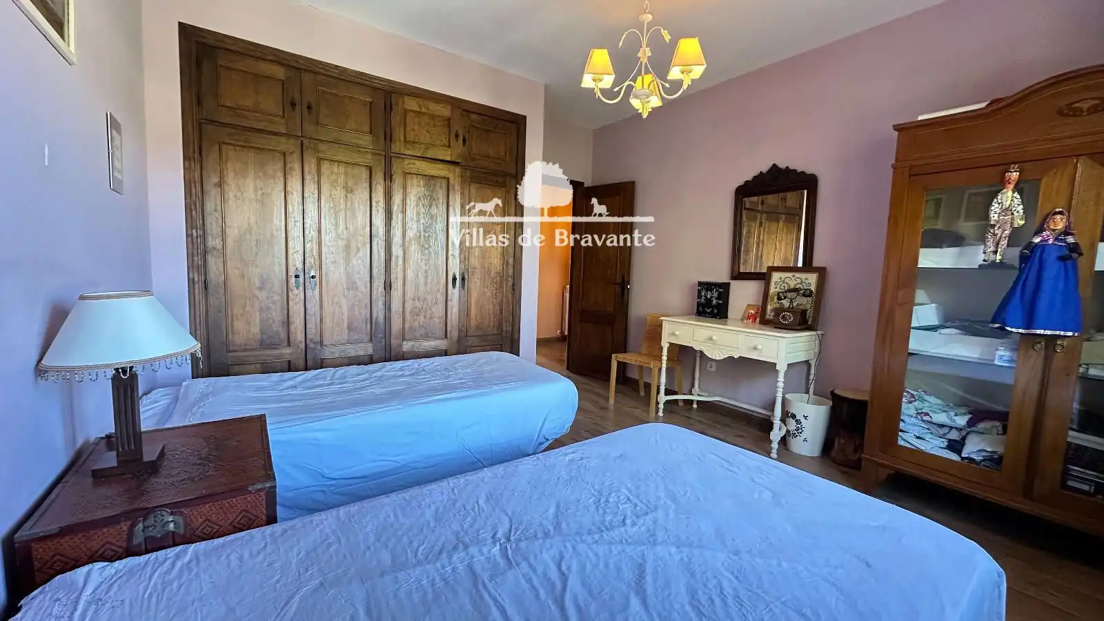 Bedroom of Houses for sale in Villanueva de la Cañada  with Air Conditioner, Heating and Parquet flooring