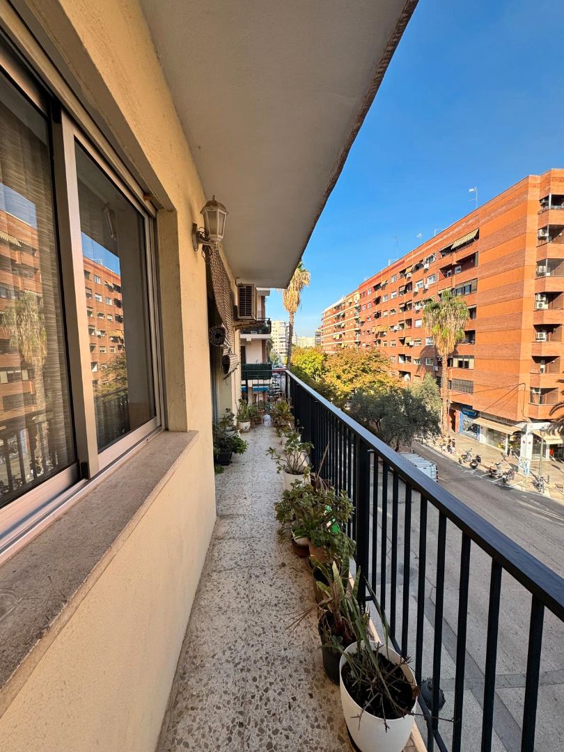 Exterior view of Flat for sale in  Valencia Capital  with Air Conditioner and Balcony
