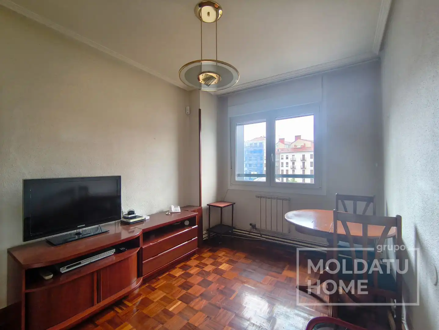 Living room of Flat for sale in Bilbao   with Heating, Terrace and Furnished