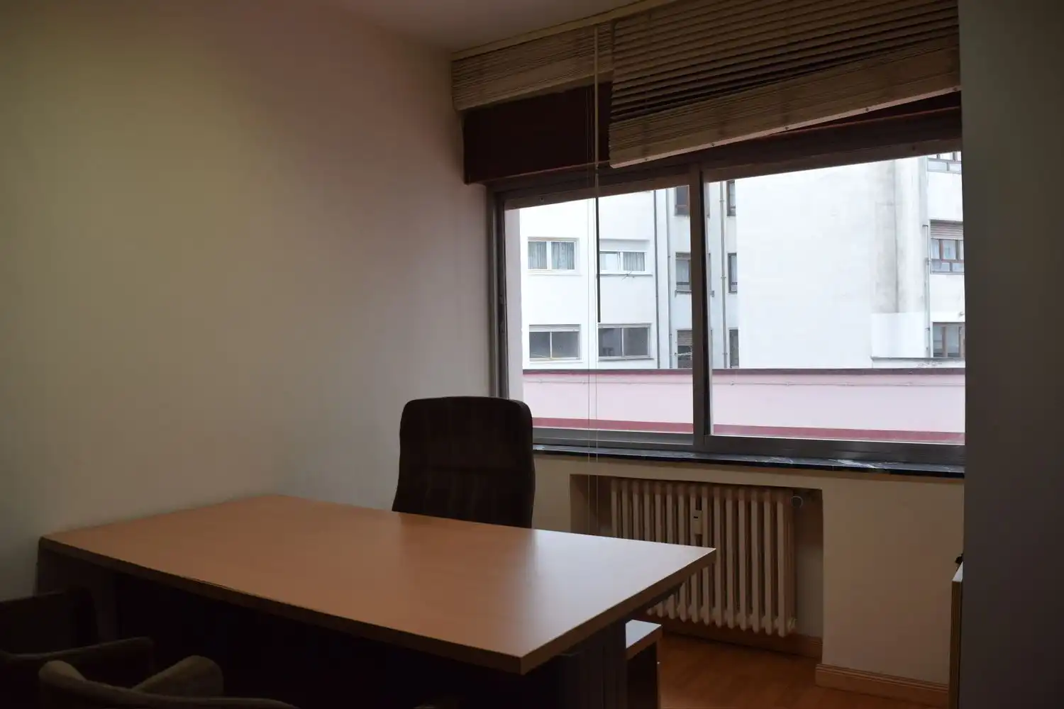 Oficina de alquiler en Oviedo  con Calefacción