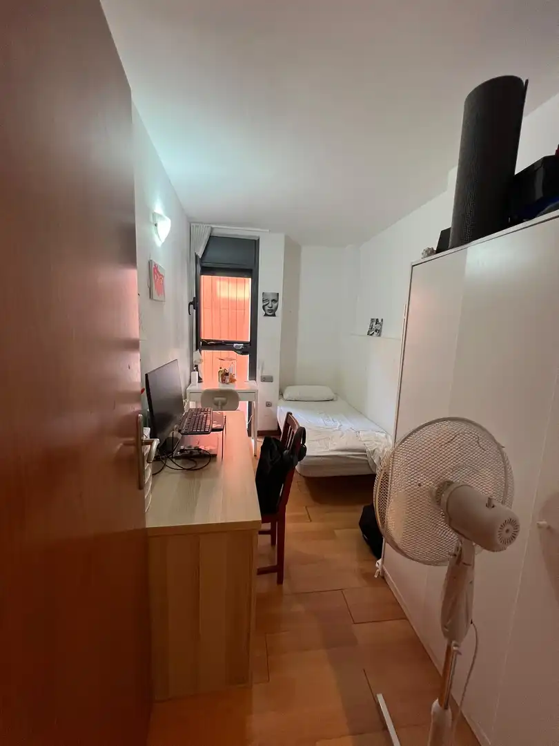 Habitación de Dúplex en venta en L'Hospitalet de Llobregat con Terraza