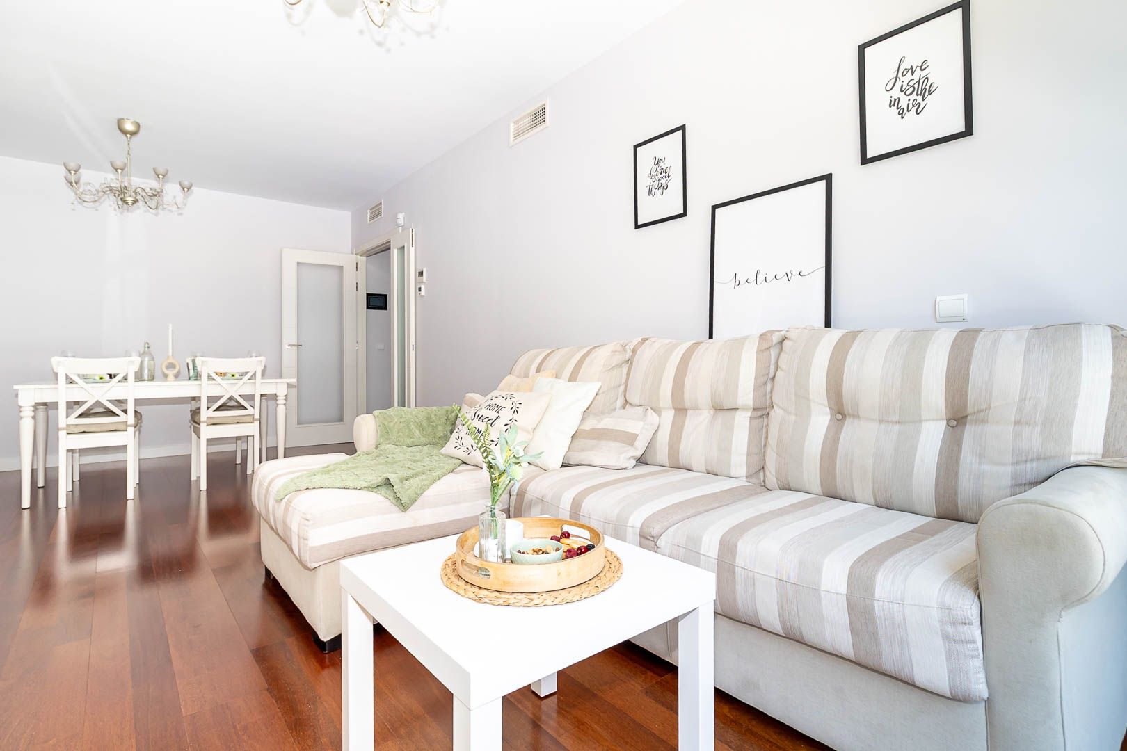 Living room of Flat to rent in  Madrid Capital  with Air Conditioner, Heating and Parquet flooring