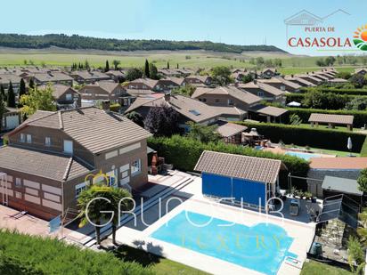 Piscina de Casa o xalet en venda en Renedo de Esgueva amb Calefacció, Jardí privat i Parquet