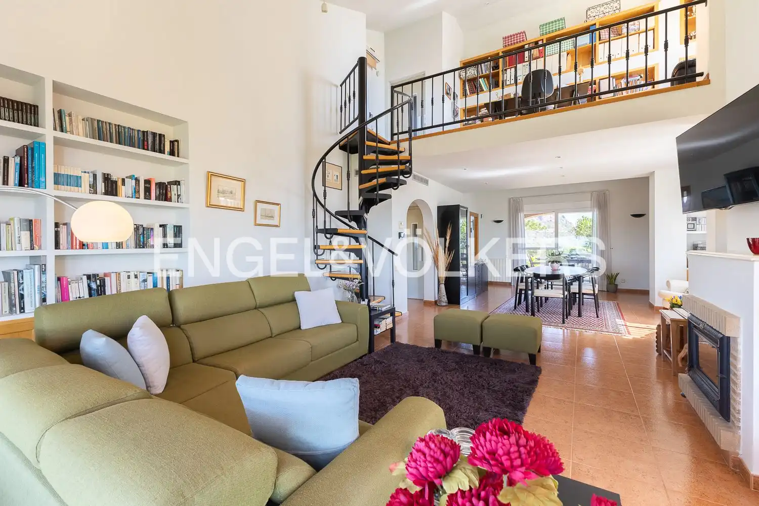 Sala d'estar de Casa o xalet en venda en Sagunto / Sagunt amb Aire condicionat, Calefacció i Jardí privat
