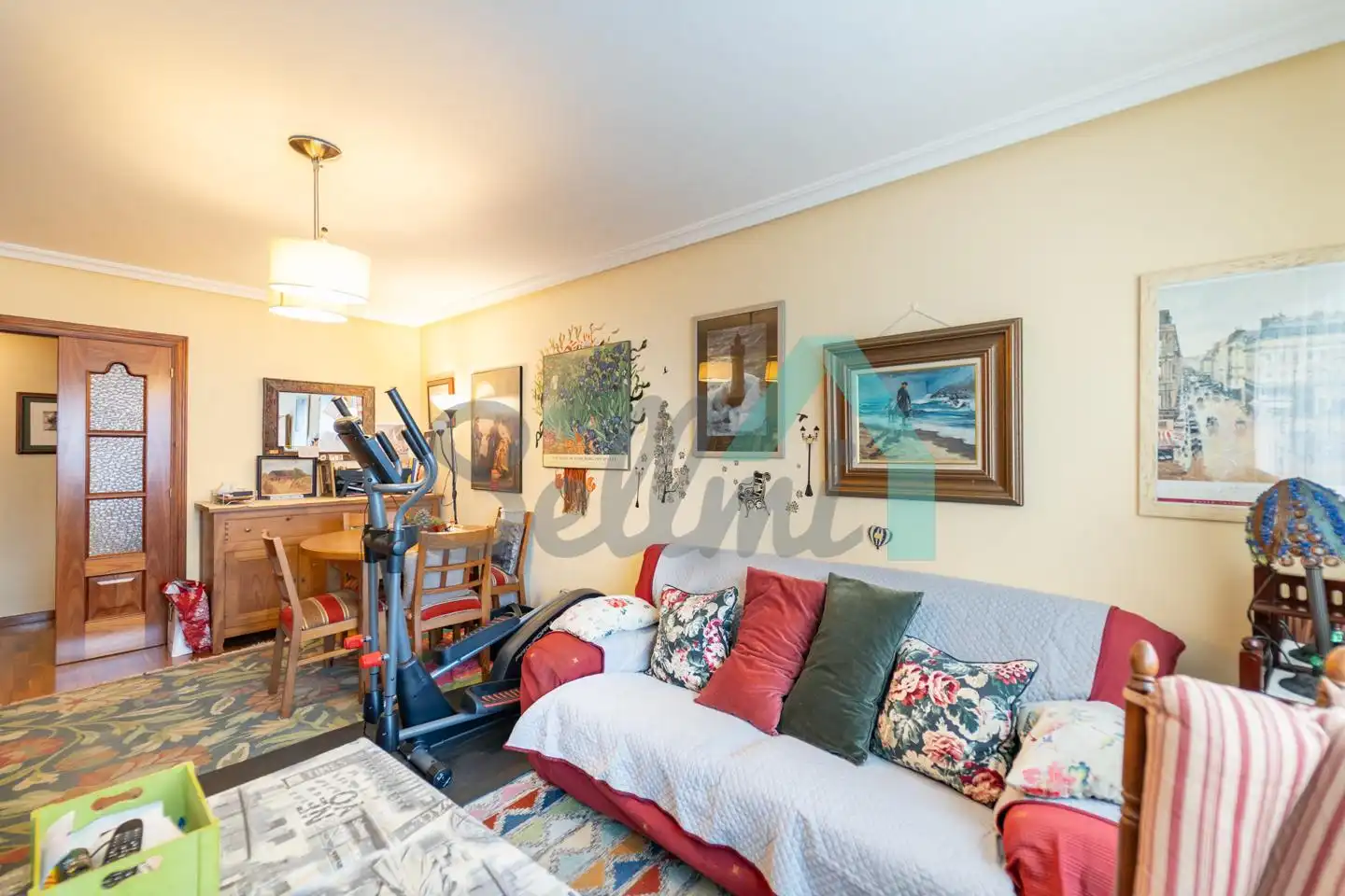 Living room of Flat for sale in Oviedo   with Heating, Parquet flooring and Storage room