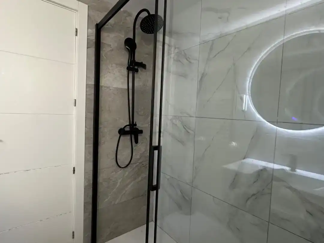 Badezimmer von Wohnung zum Verkauf in  Zaragoza Capital mit Balkon