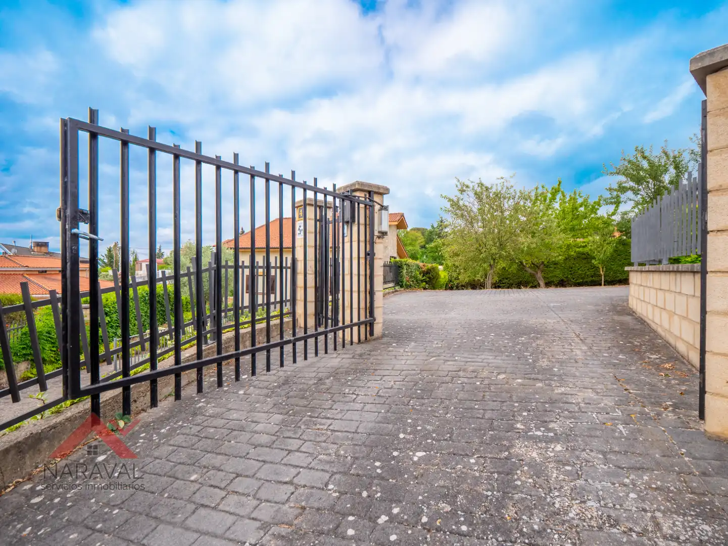 Vista exterior de Casa o xalet en venda en Zigoitia amb Calefacció, Jardí privat i Parquet