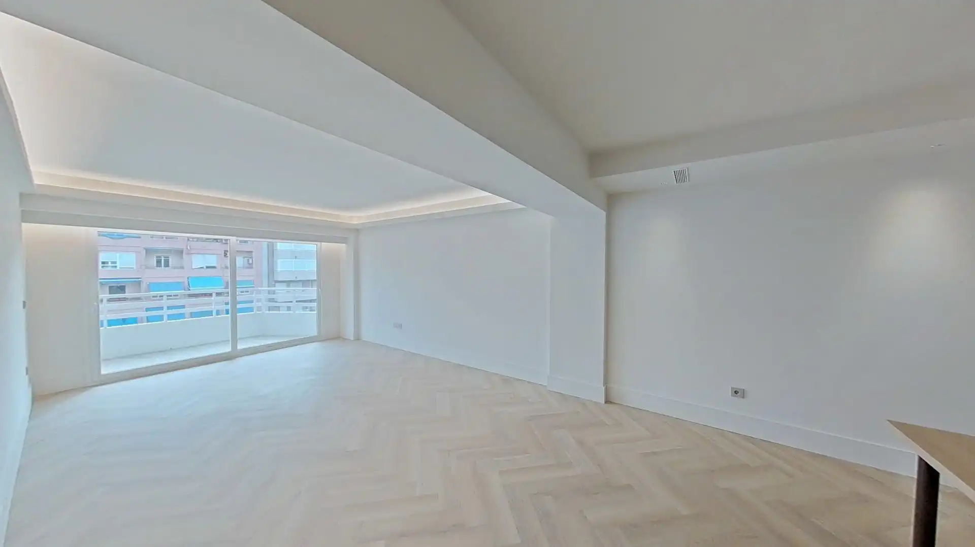 Sala d'estar de Pis en venda en Alicante / Alacant amb Calefacció, Parquet i Terrassa