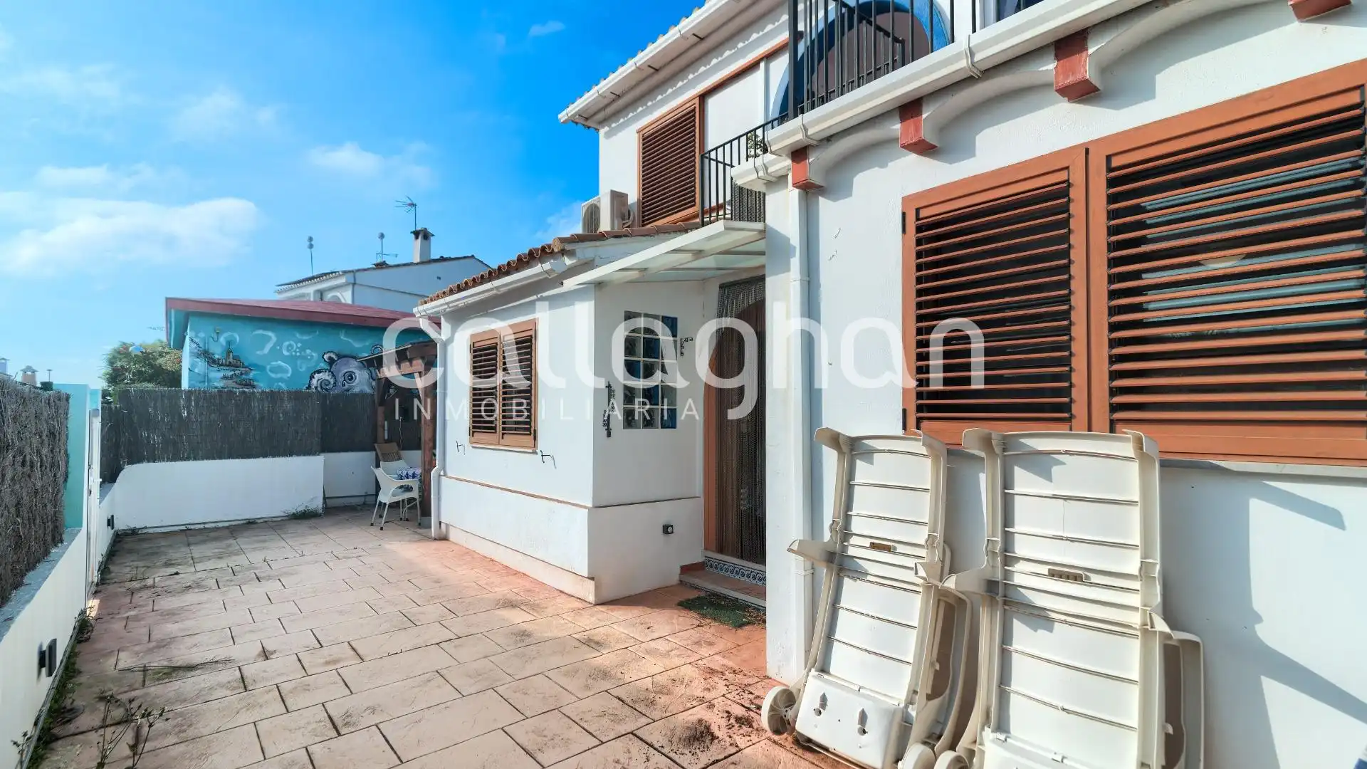 Vista exterior de Casa adosada en venda en Sagunto / Sagunt amb Aire condicionat, Calefacció i Terrassa
