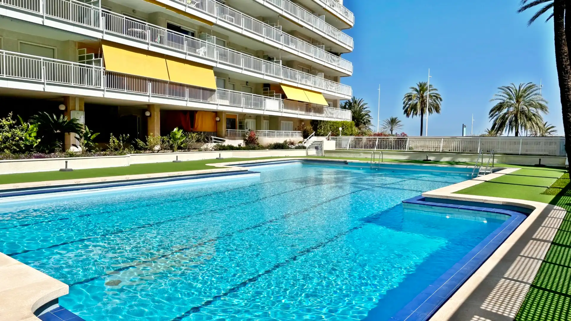 Apartament amb piscina de lloguer a Passeig Marítim de Neptú