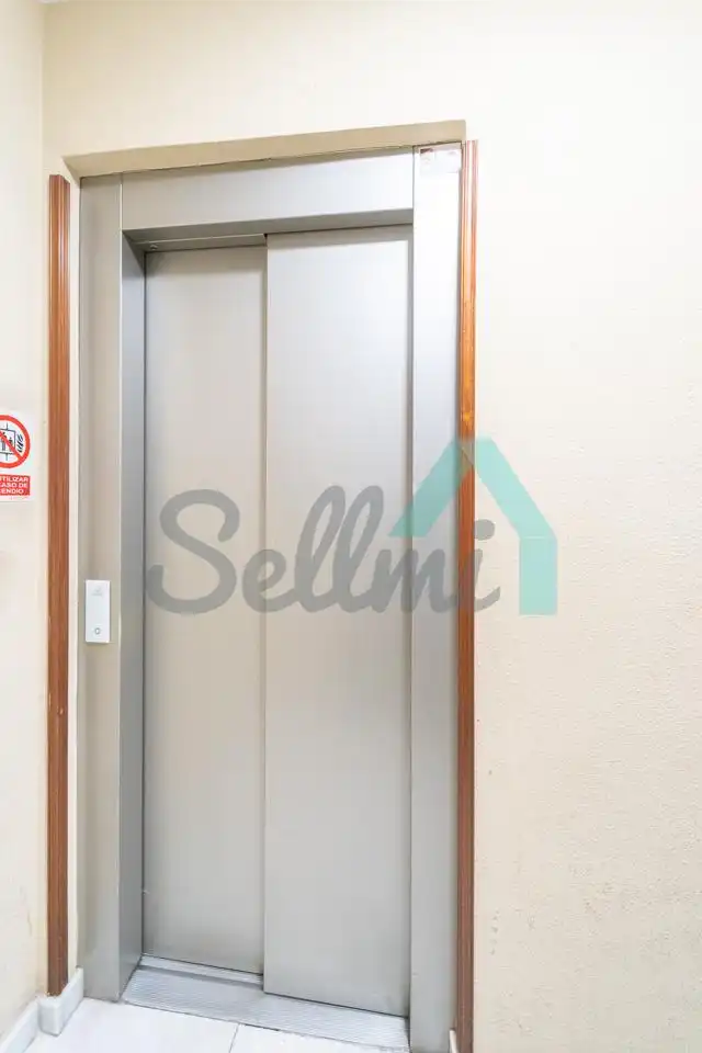 Habitación de Piso en venta en Oviedo  con Calefacción, Parquet y Trastero