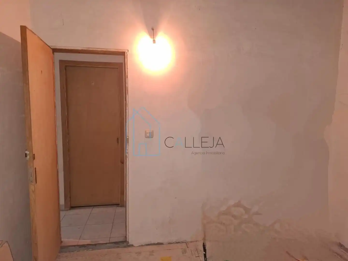 Piso en venta en Ourense Capital  con Calefacción, Trastero y Amueblado