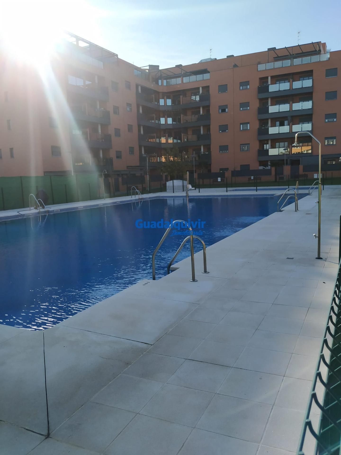 Piscina de Pis de lloguer en Cazalla de la Sierra amb Aire condicionat, Terrassa i Piscina comunitària