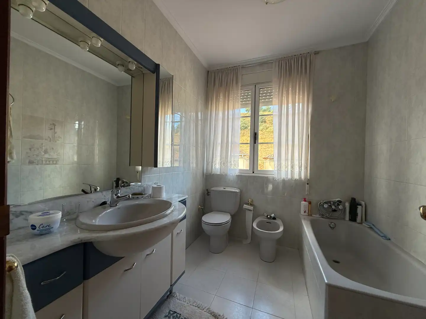 Bany de Casa o xalet en venda en Llamas de la Ribera amb Calefacció, Jardí privat i Parquet