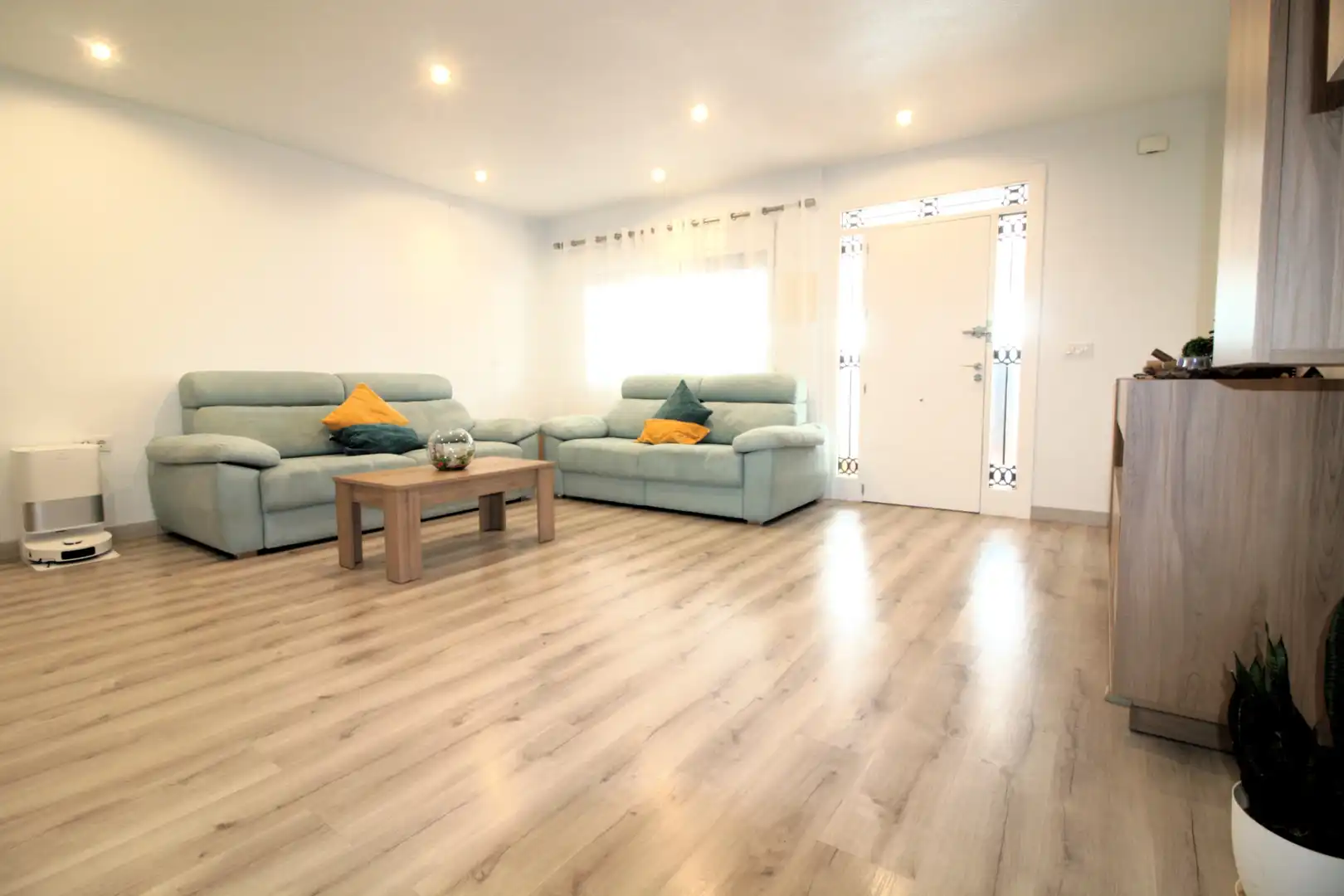 Sala de estar de Casa adosada en venta en Pilar de la Horadada con Aire acondicionado, Jardín privado y Terraza