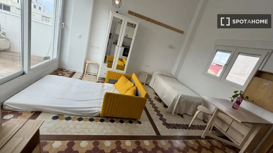 Schlafzimmer von Wohnung zur untervermieten in Valencia mit Klimaanlage, Terrasse und Möbliert
