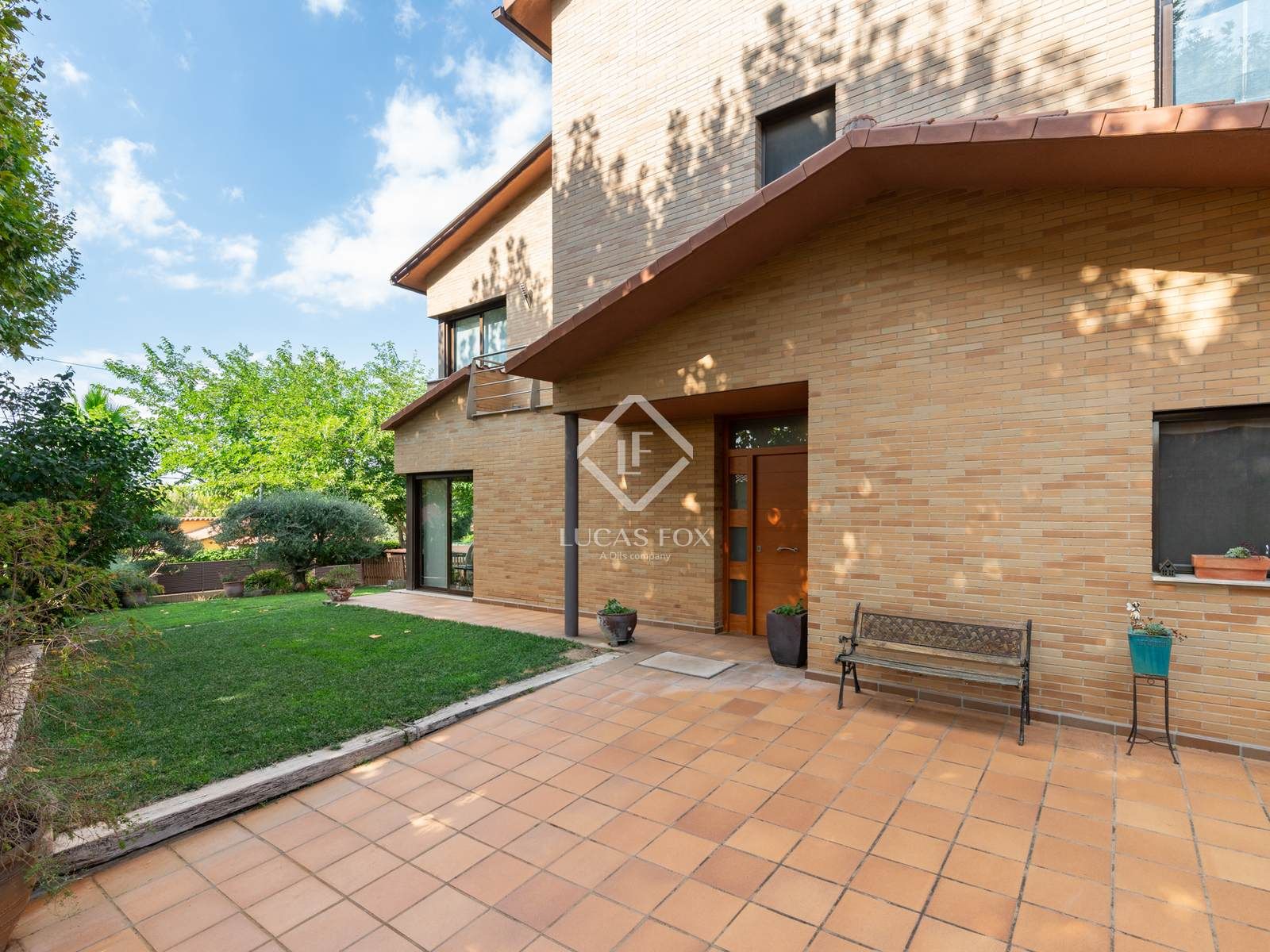Vista exterior de Casa o xalet en venda en Sant Cugat del Vallès amb Calefacció, Jardí privat i Terrassa