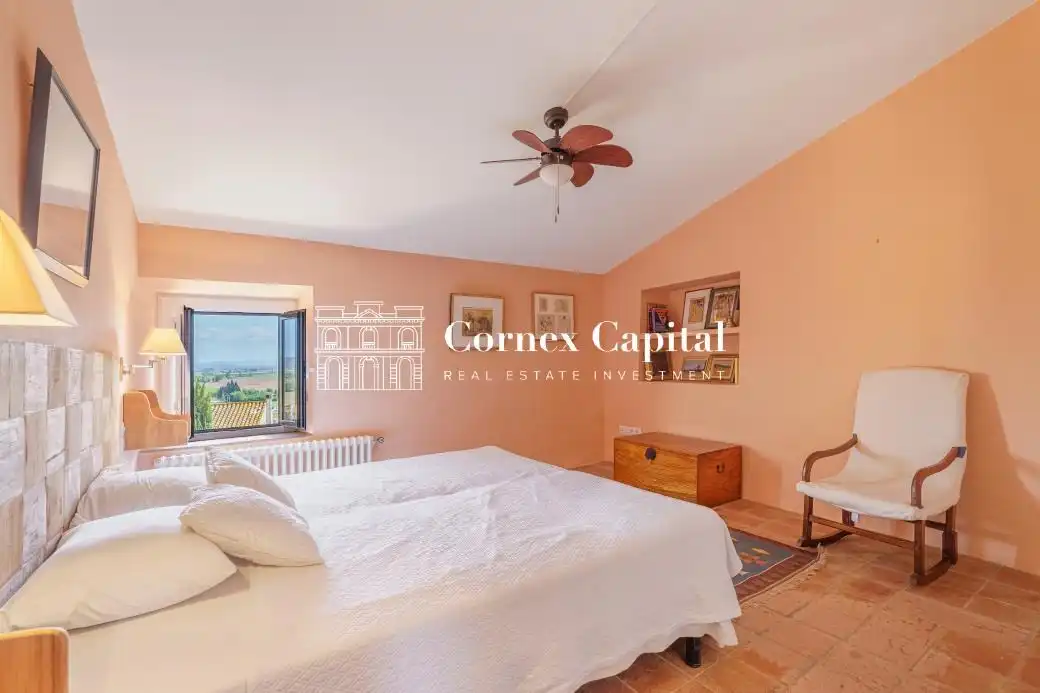 Schlafzimmer von Dachboden zum Verkauf in Albons mit Klimaanlage, Heizung und Terrasse
