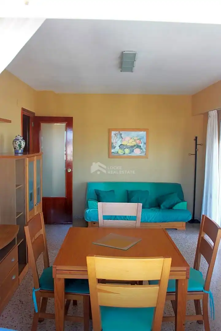 Sala de estar de Apartamento de alquiler en Benicasim / Benicàssim con Terraza, Piscina y Piscina comunitaria