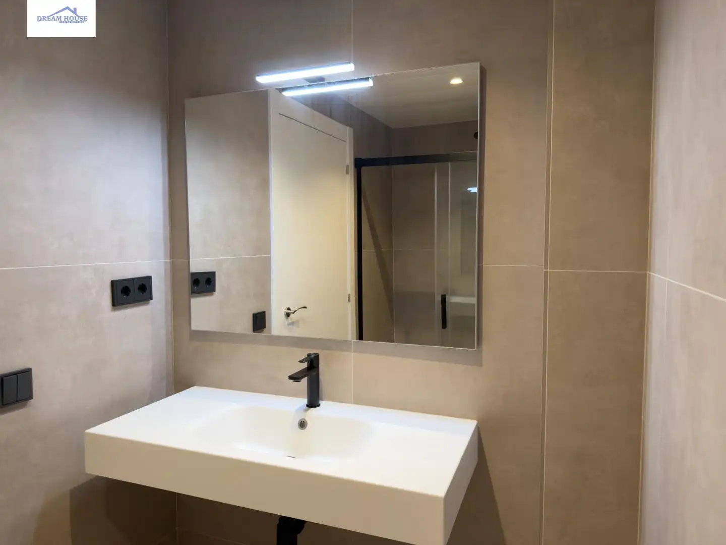 Badezimmer von Dachboden zum Verkauf in Alella mit Klimaanlage, Heizung und Terrasse