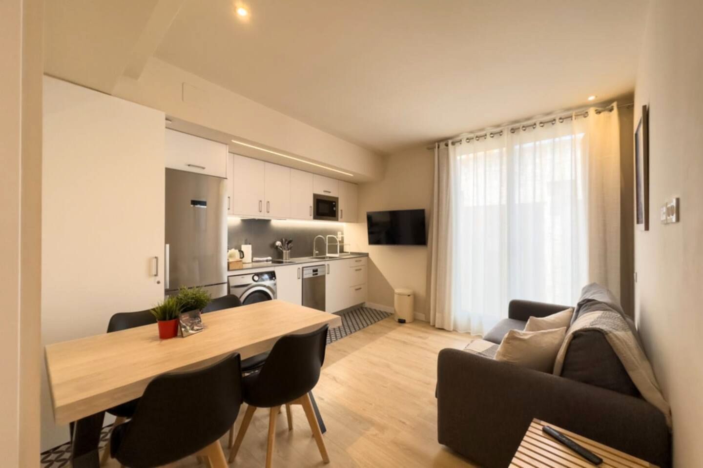 Living room of Flat to rent in L'Hospitalet de Llobregat  with Air Conditioner, Heating and Furnished