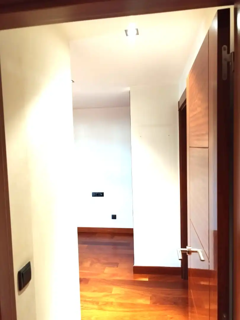 Flat for rent in Vigo   with Parquet flooring