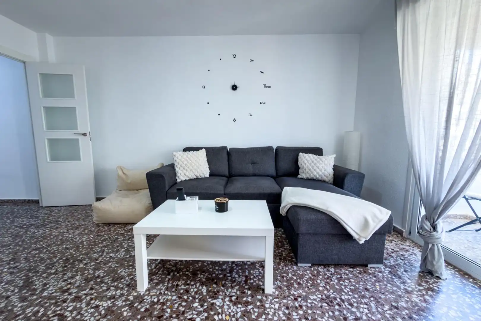 Piso con terraza en venta en Calle VIRGEN DE LA PALOMA 4, imagen 2
