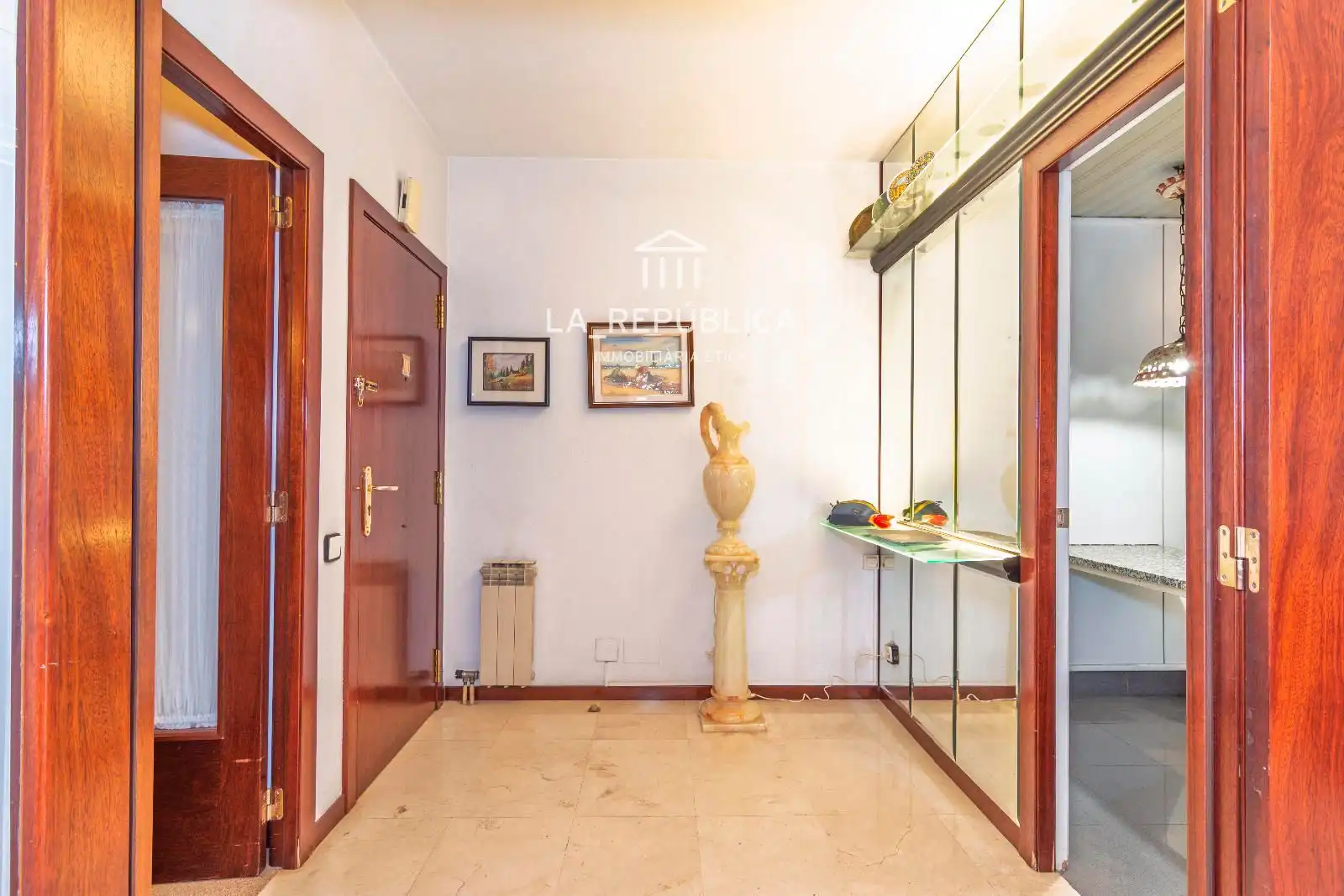Piso en venta en Barcelona con Calefacción, Terraza y Horno