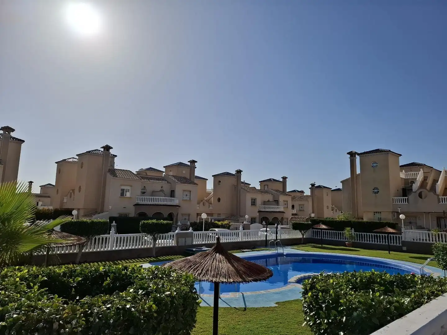 Casa aparellada amb terrassa en venda a Calle Calle Cabo de Gata, imagen 2