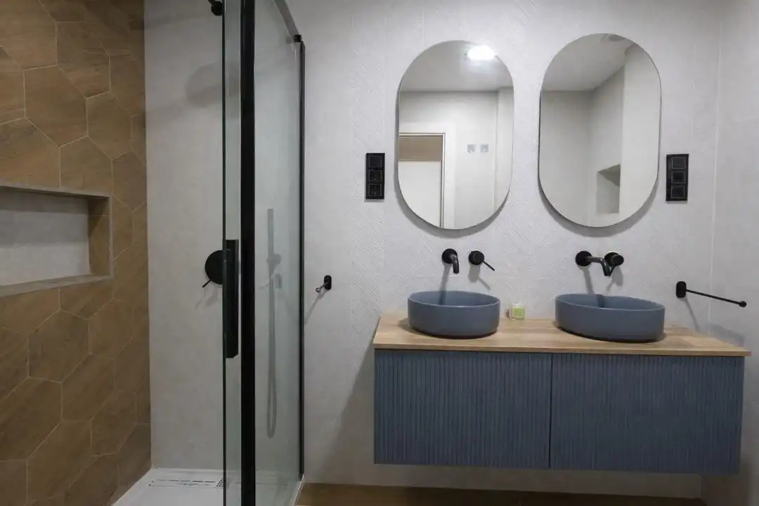 Badezimmer von Wohnungen zum Verkauf in Madrid mit Klimaanlage und Heizung