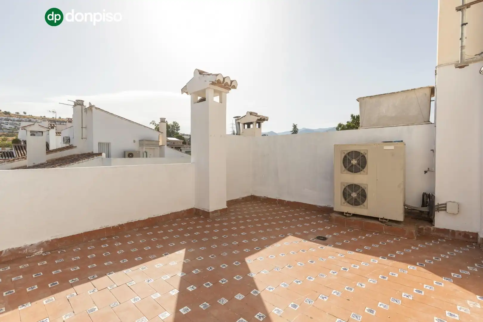 Terrasse von Einfamilien-Reihenhaus zum Verkauf in Granada mit Heizung, Terrasse und Abstellraum