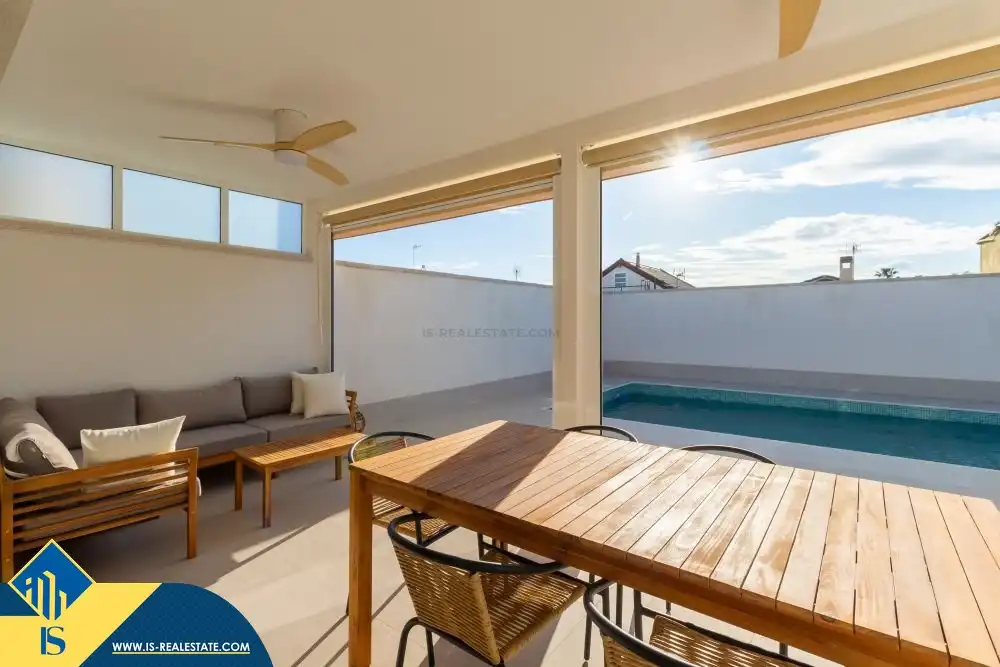 Chalet con piscina en venta en Zona Carrefour - Urbanizaciones, imagen 4