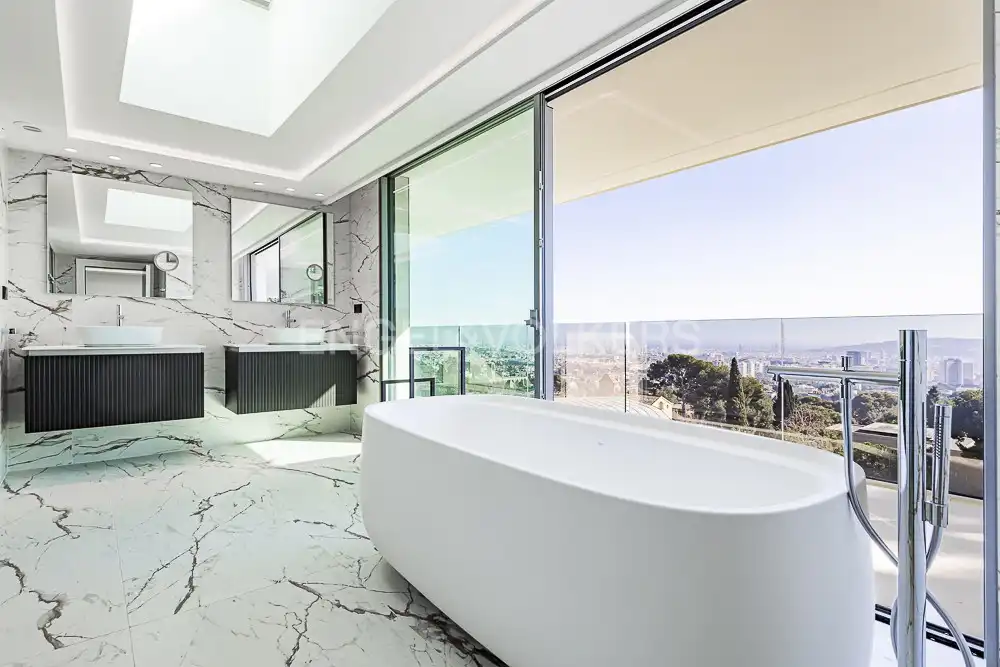 Baño de Casa o chalet en venta en Barcelona con Aire acondicionado, Calefacción y Jardín privado