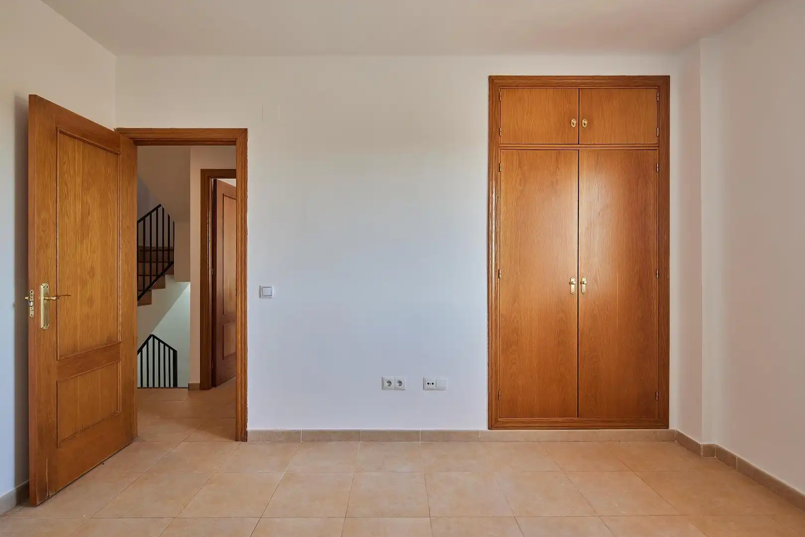 Casa adosada en venta en Medina Sidonia con Terraza, Balcón y Alarma