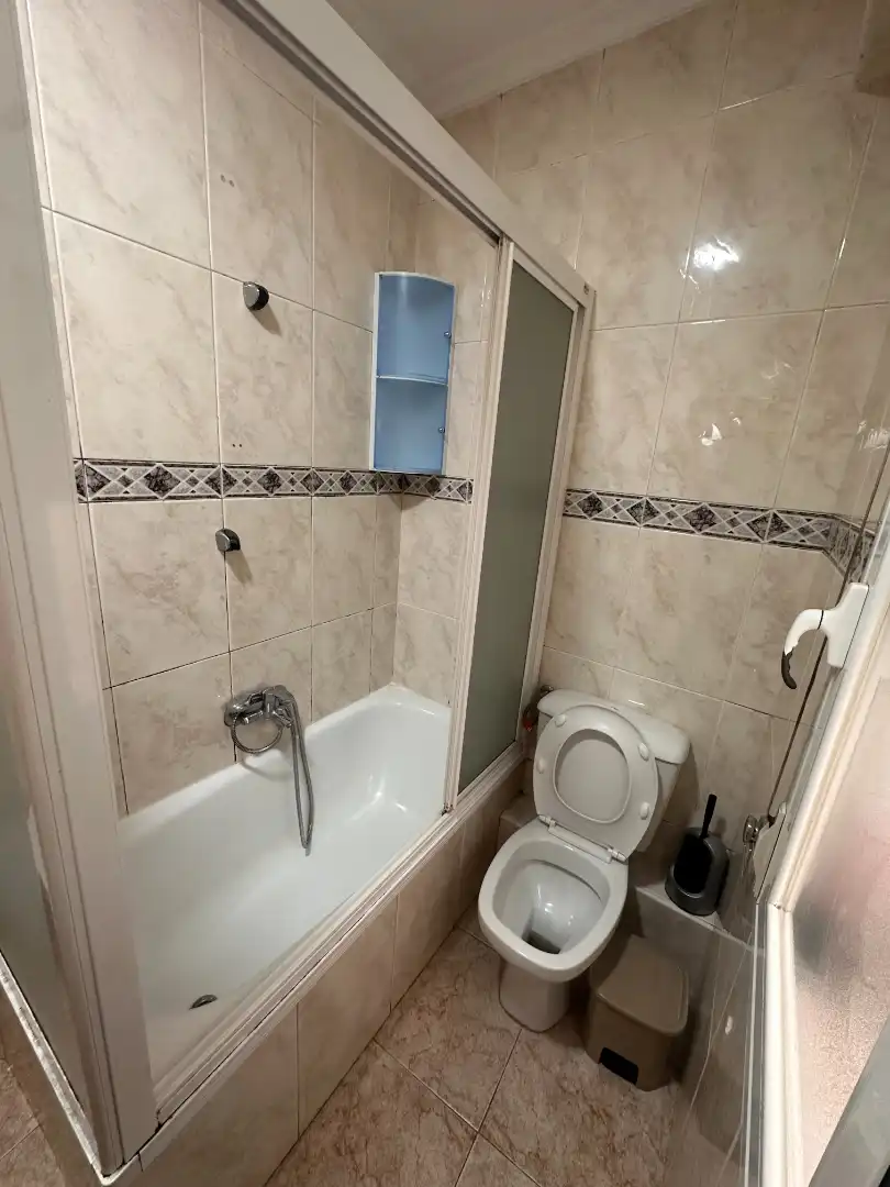 Baño de Piso de alquiler en Cuenca con Calefacción, Amueblado y Horno