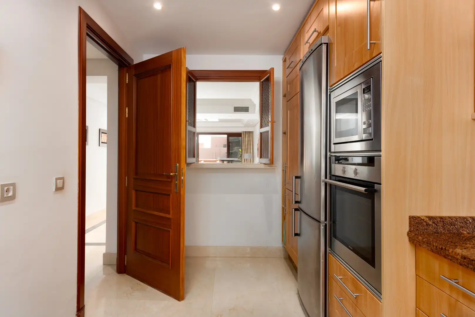 Cuina de Apartament en venda en Estepona amb Aire condicionat, Terrassa i Piscina