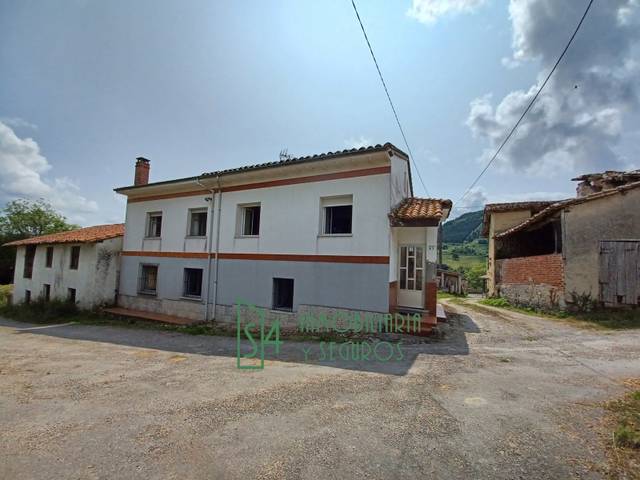 Casa adosada en Venta en Calle Piloña en Montecerrao