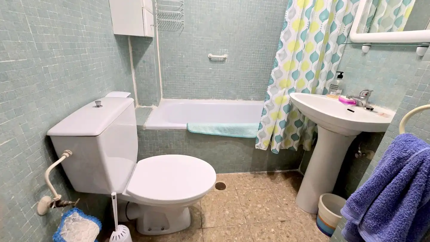 Bany de Apartament de lloguer en Gandia amb Terrassa i Moblat