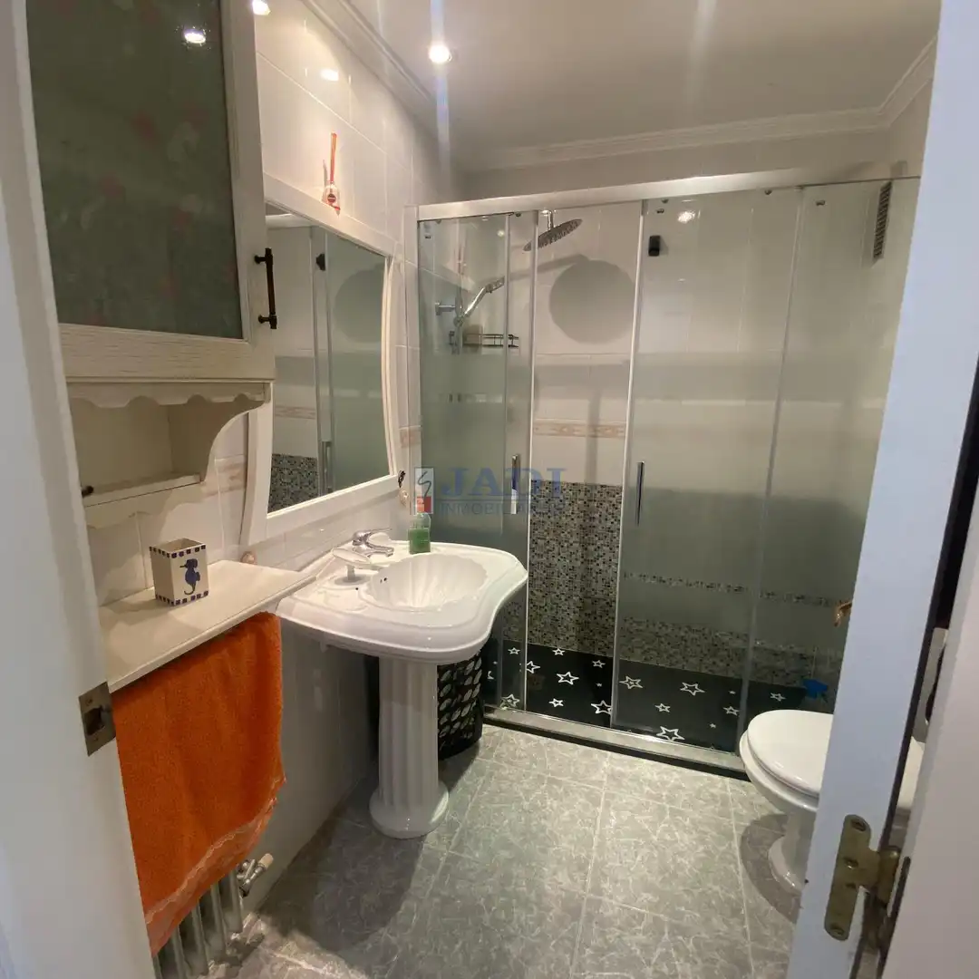 Bathroom of Flat for sale in Valdepeñas  with Air Conditioner, Heating and Terrace