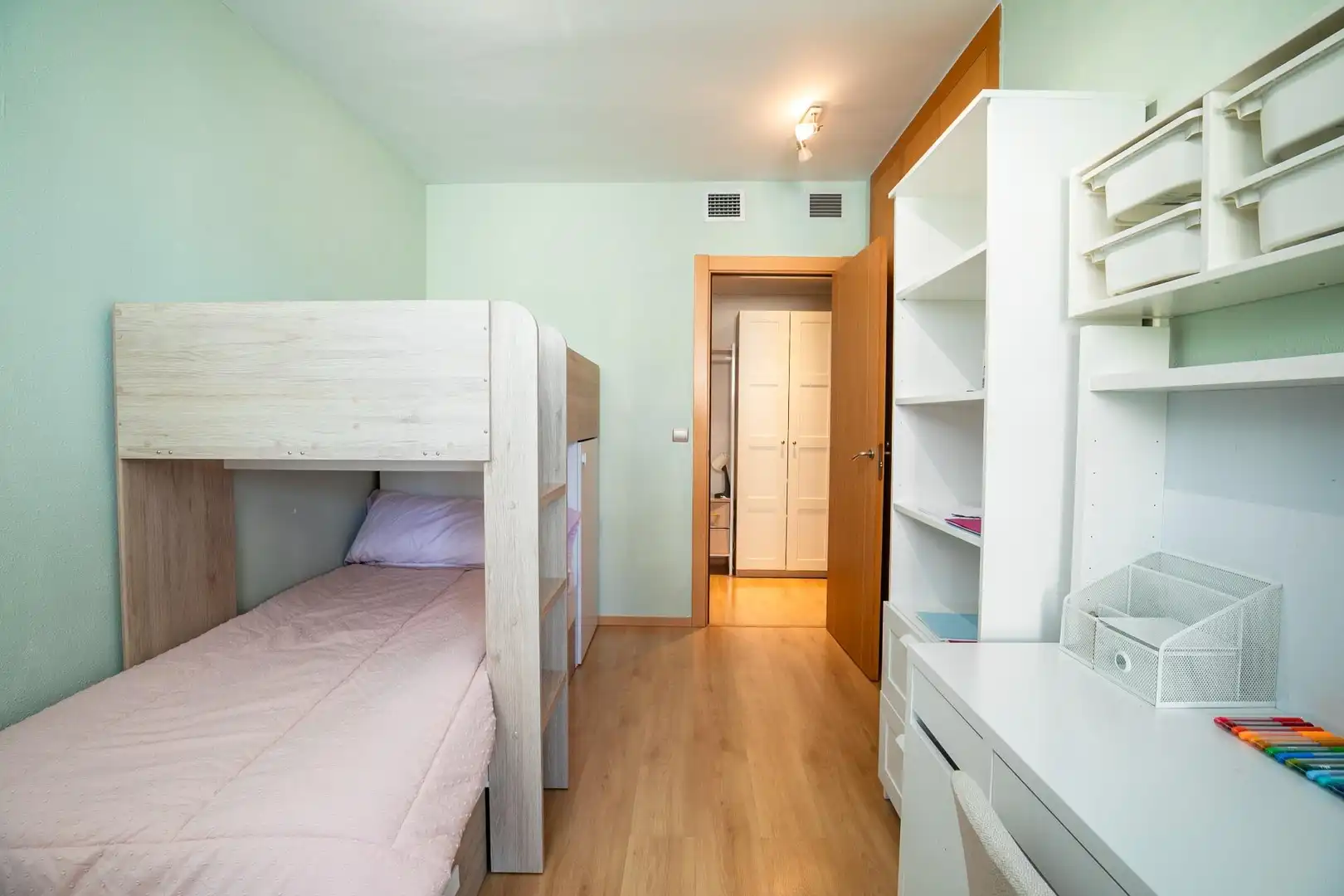 Schlafzimmer von Wohnung zum Verkauf in Huesca mit Klimaanlage, Heizung und Privatgarten
