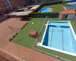 Piscina de Dúplex en venda en  Logroño amb Calefacció, Parquet i Terrassa