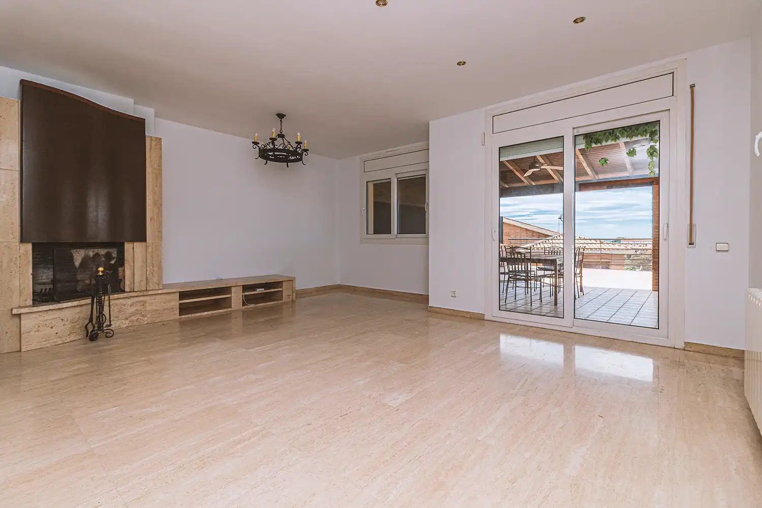 Sala d'estar de Casa adosada en venda en Sant Pol de Mar amb Calefacció, Jardí privat i Terrassa