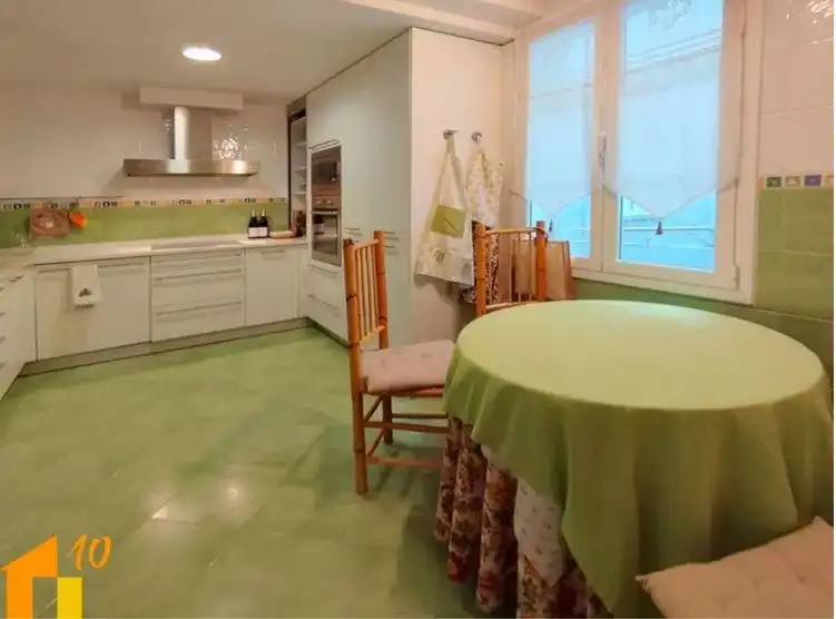 Cocina de Piso en venta en Burgos con Calefacción