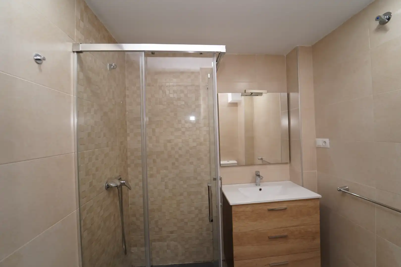 Badezimmer von Wohnung zur Miete in Granada mit Heizung, Möbliert und Ofen