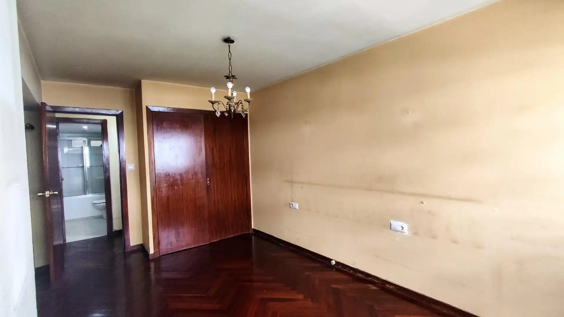 Habitación de Piso en venta en Vigo  con Calefacción, Trastero y Balcón