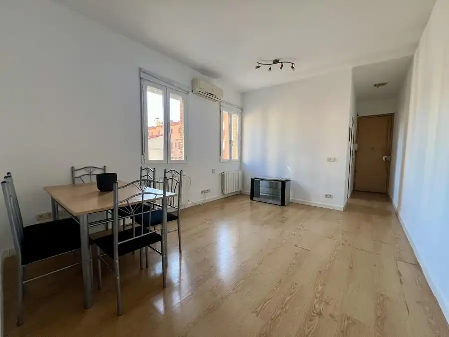 Living room of Flat for sale in Ciudad Lineal