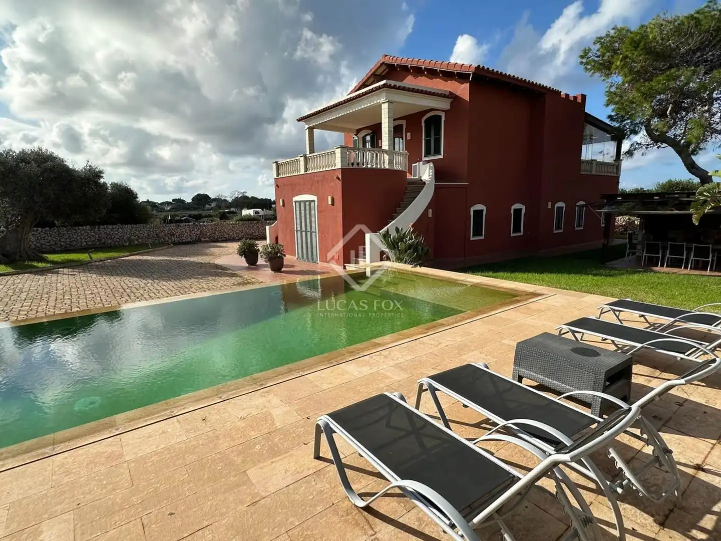 Villa mit Pool zum Verkauf in Cala Blanca