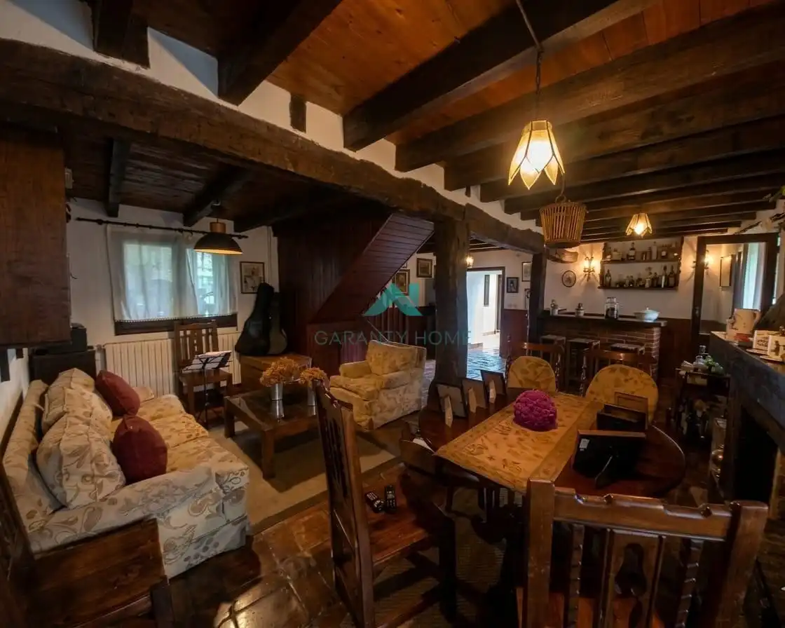 Casa adosada en venta en Voto con Calefacción, Jardín privado y Terraza