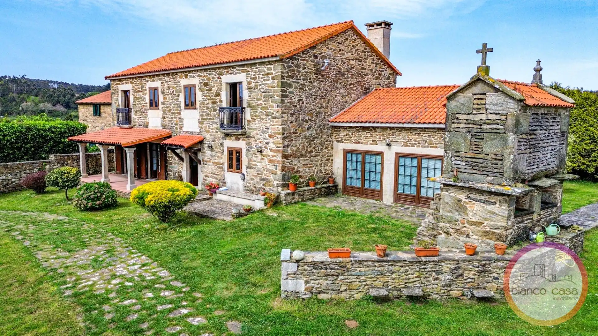 Vista exterior de Casa o chalet en venta en Malpica de Bergantiños con Amueblado y Balcón